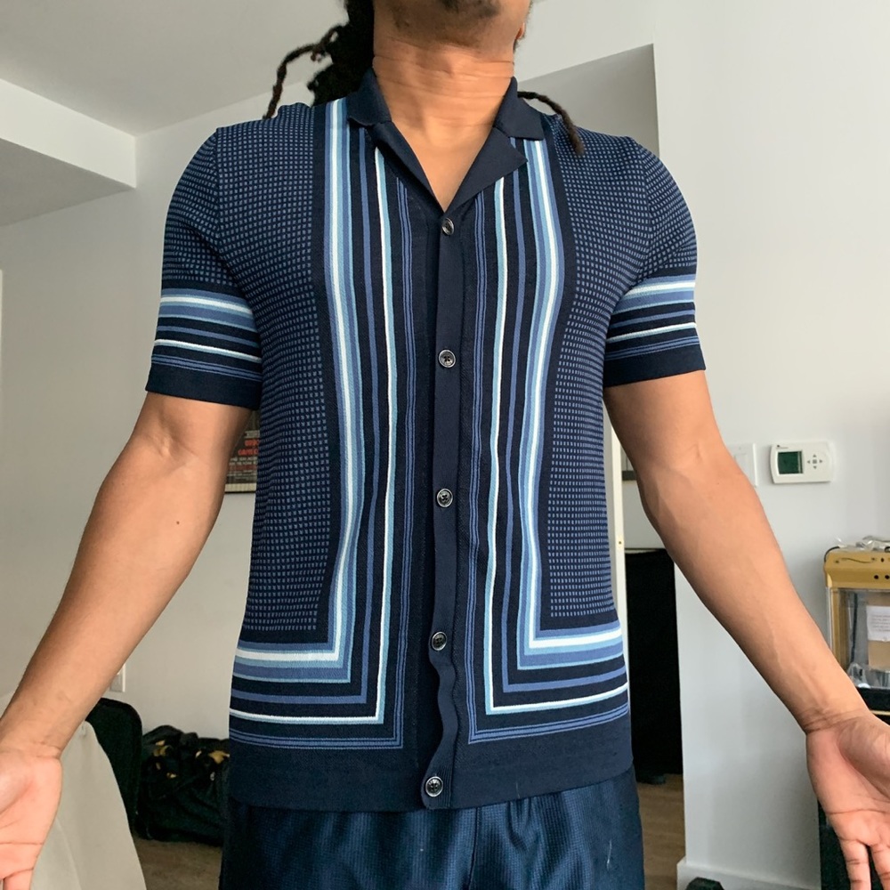 Blue Reiss short sleeve button up. Classic fit. Size large fits like medium.